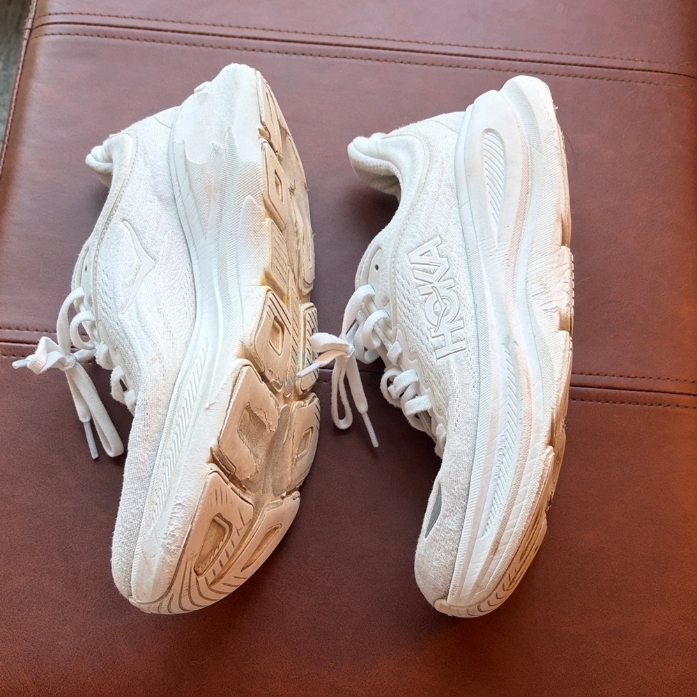 HOKA Women’s Bondi 9 in white/white size 7 - Picture 2 of 5